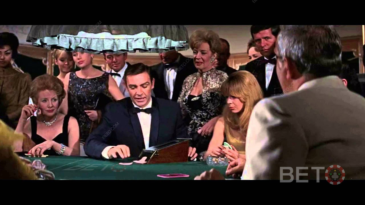 James Bond spiller Baccarat