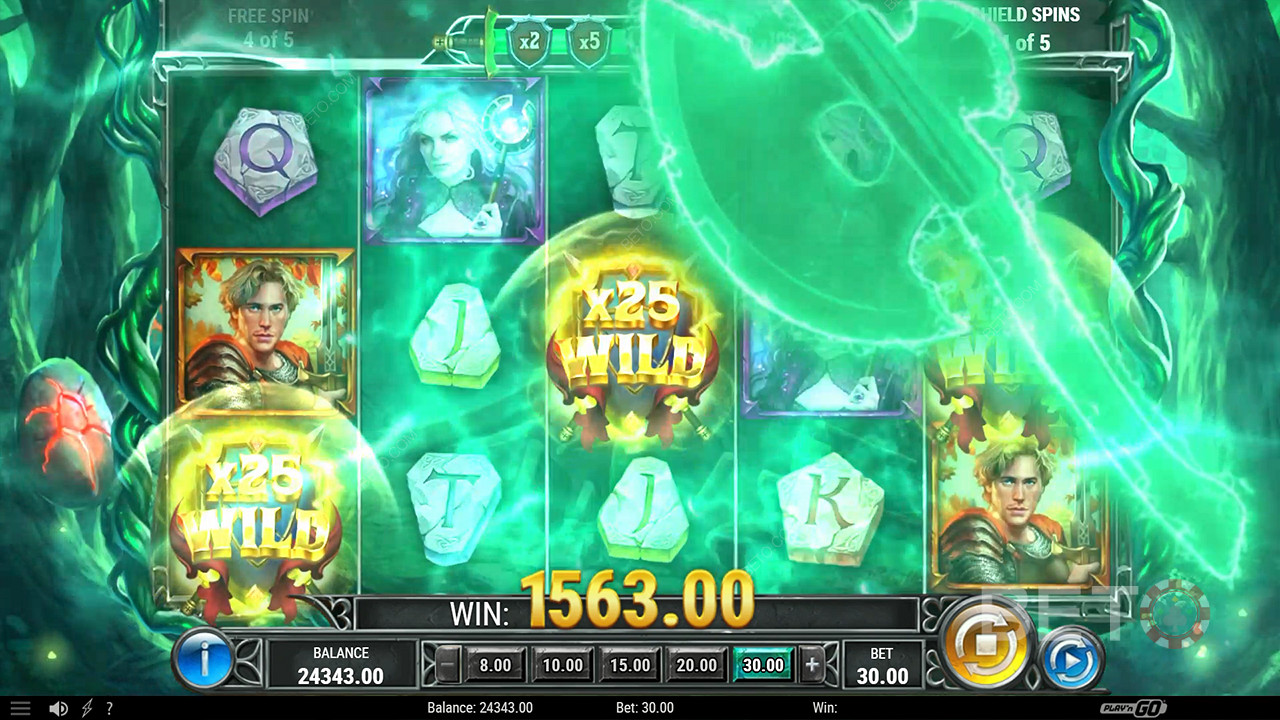 Vinn 40 000 ganger innsatsen din i spilleautomaten Return of The Green Knight!