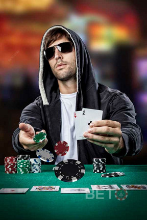 Enarmede banditter ble inspirert av poker.